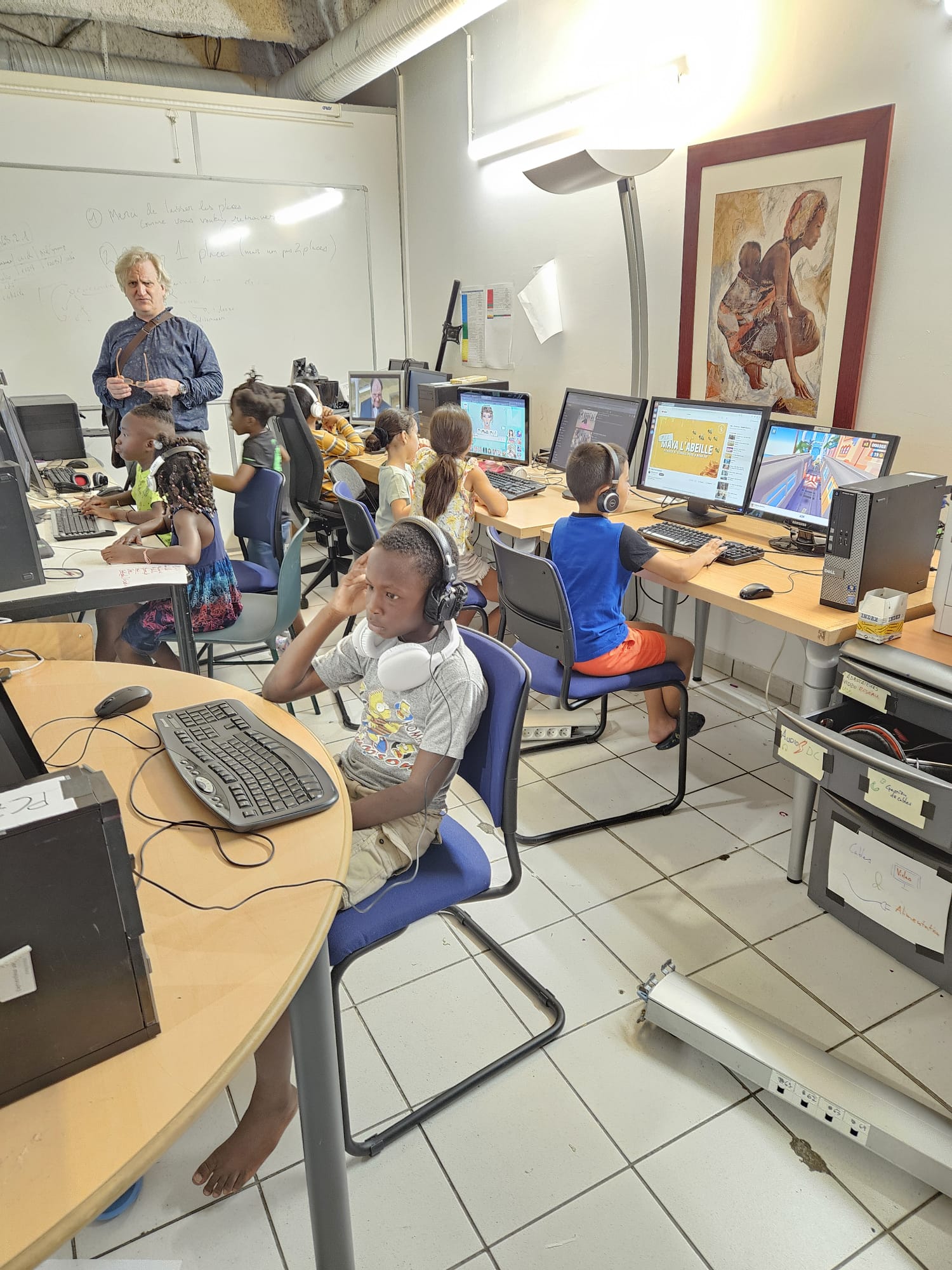 Participez à ces ateliers conviviaux d'entraide numérique pour vous-même ou pour votre organisation. Vous pouvez y avancer vos projets et vos savoir-faire aussi en aidant d'autres avec les leurs.